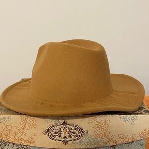 Tan Felt  Hat - Classic Western Style